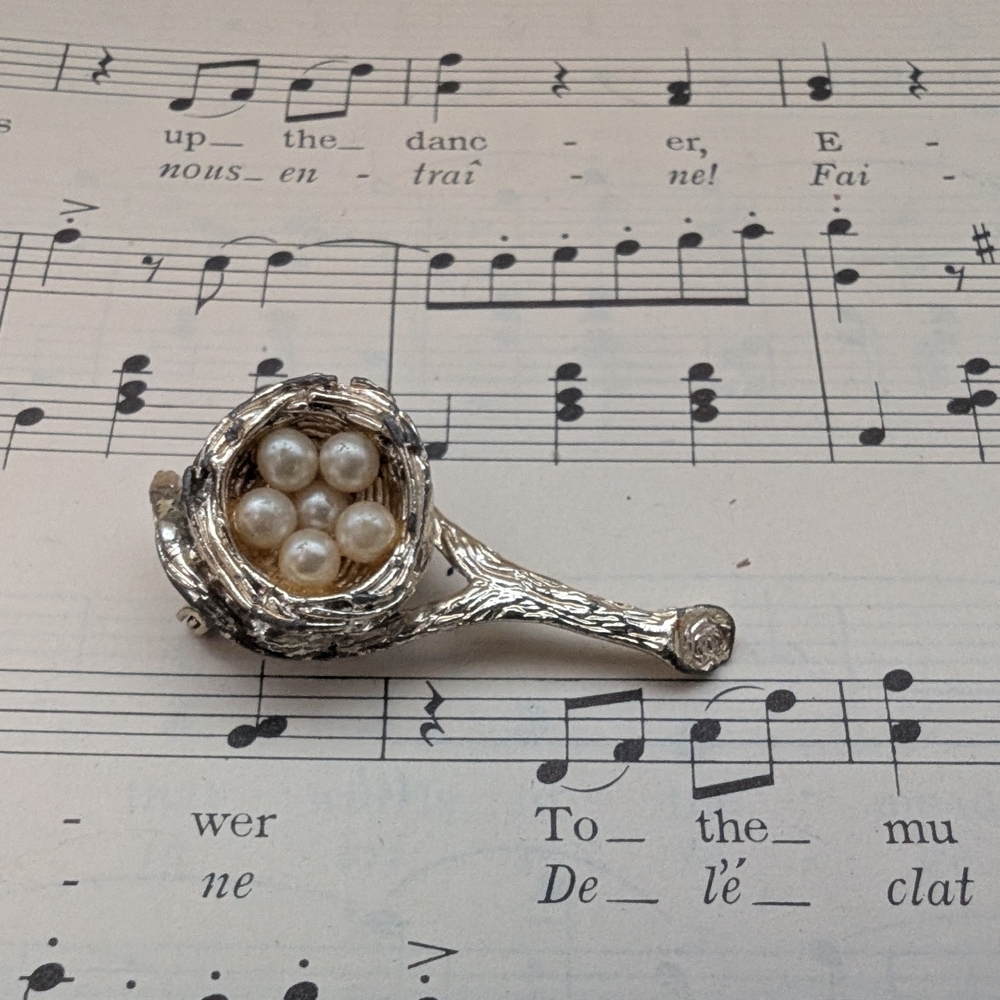 Silver Bird Nest Brooch with Pearls - Picture 4 of 12